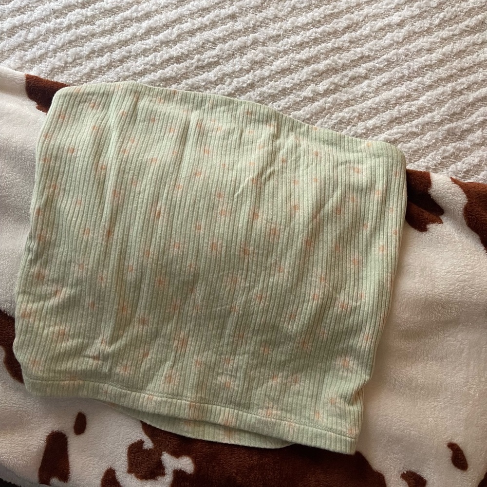 Tube top with fitting lining at the top with sunflower pattern